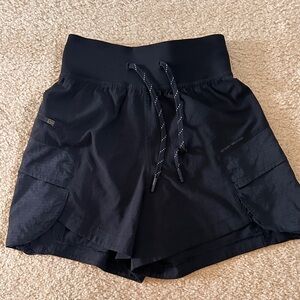 Lululemon size 0 
Multi pocket hiking shorts 5”
High rise